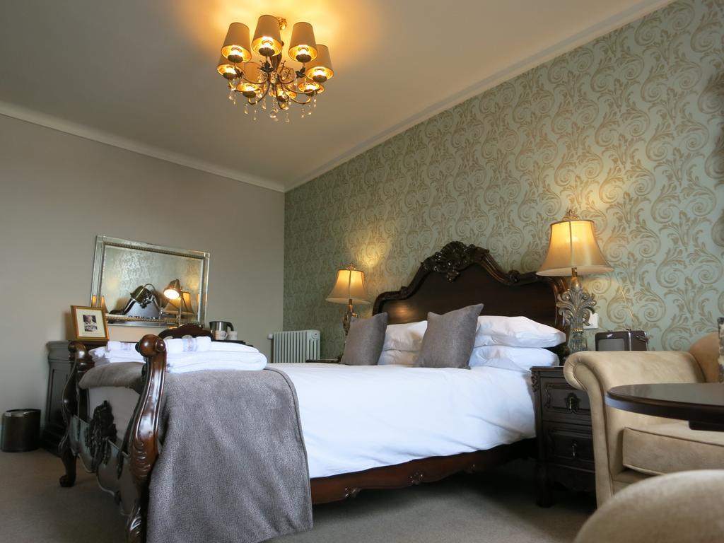 Logis Hotel De France La Chartre-sur-le-Loir Buitenkant foto