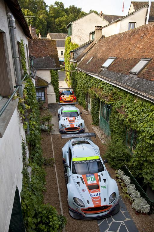 Logis Hotel De France La Chartre-sur-le-Loir Buitenkant foto