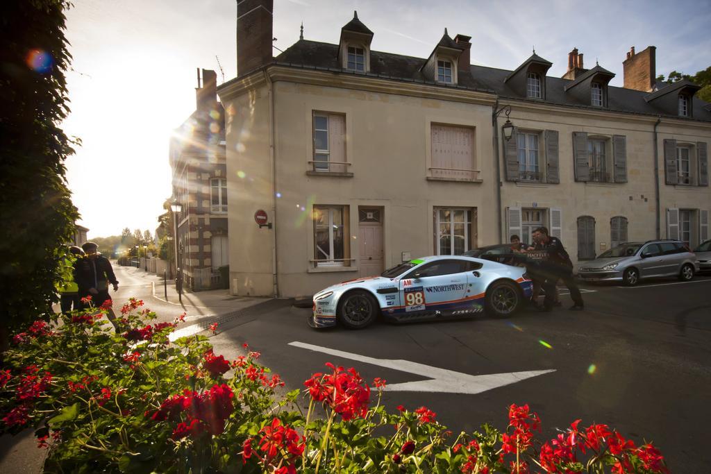 Logis Hotel De France La Chartre-sur-le-Loir Buitenkant foto