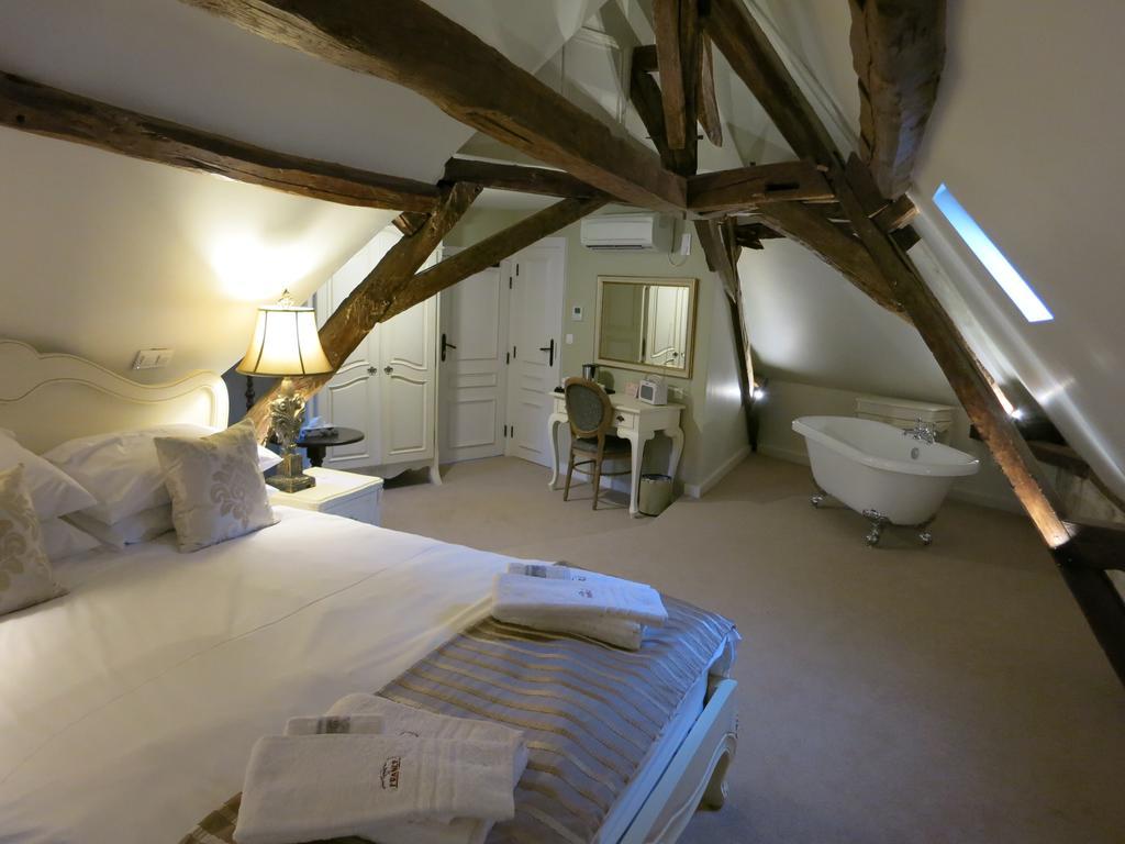 Logis Hotel De France La Chartre-sur-le-Loir Buitenkant foto