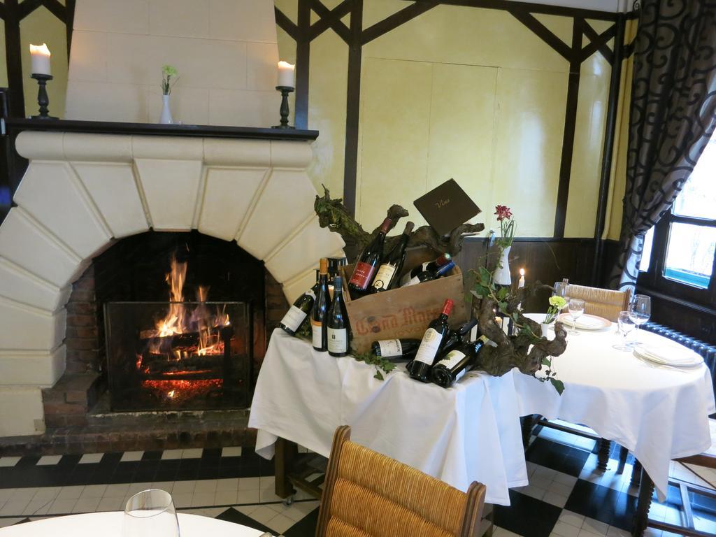 Logis Hotel De France La Chartre-sur-le-Loir Buitenkant foto