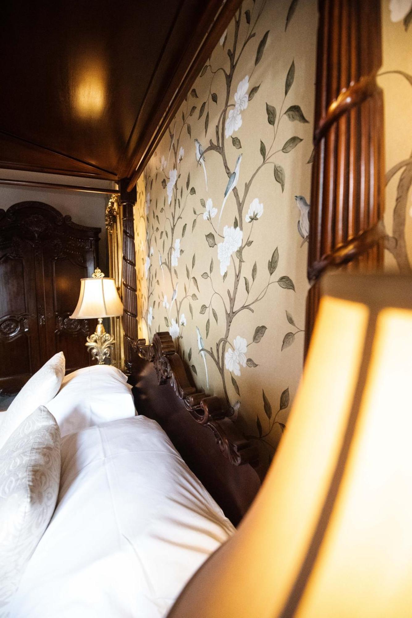 Logis Hotel De France La Chartre-sur-le-Loir Buitenkant foto