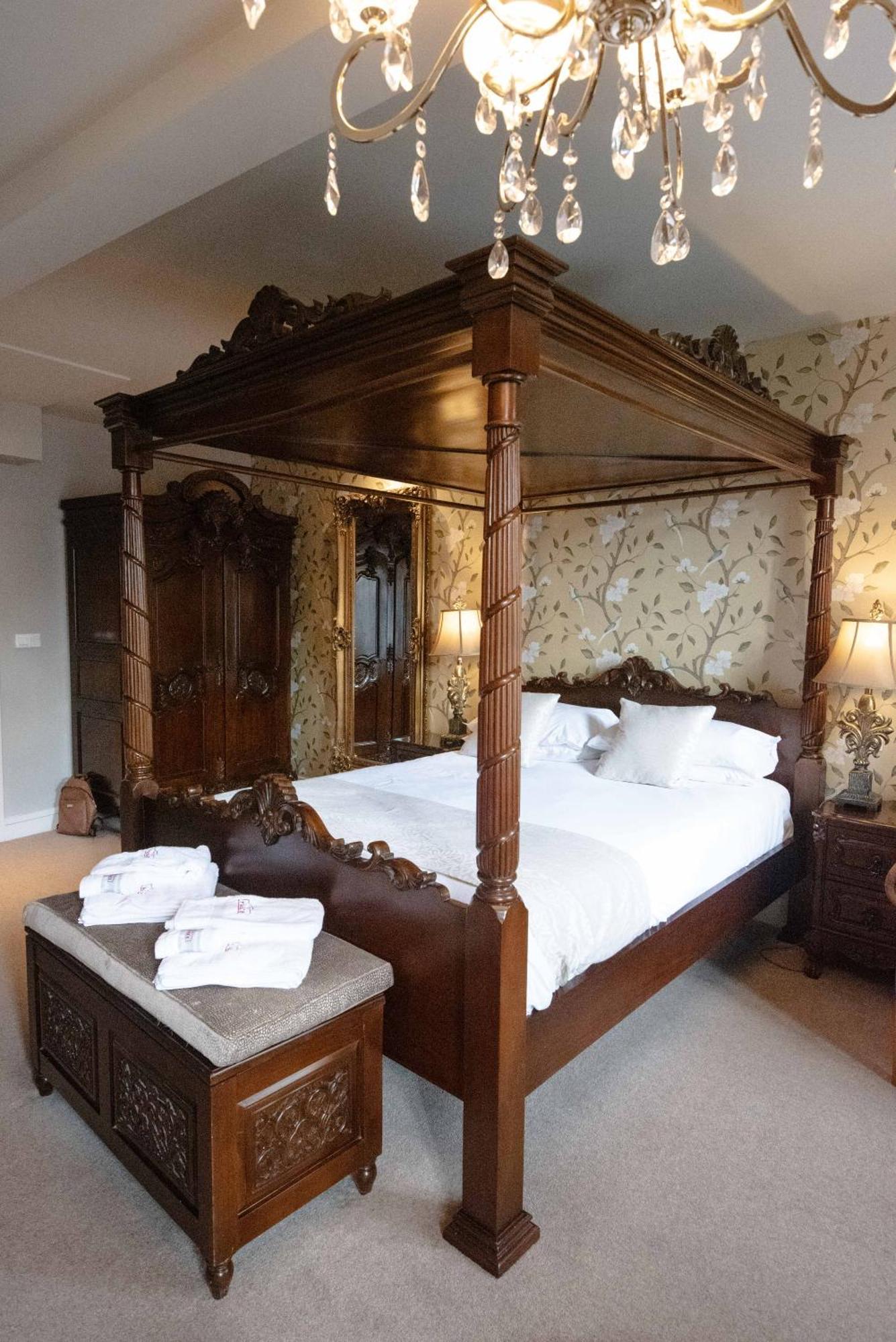 Logis Hotel De France La Chartre-sur-le-Loir Buitenkant foto