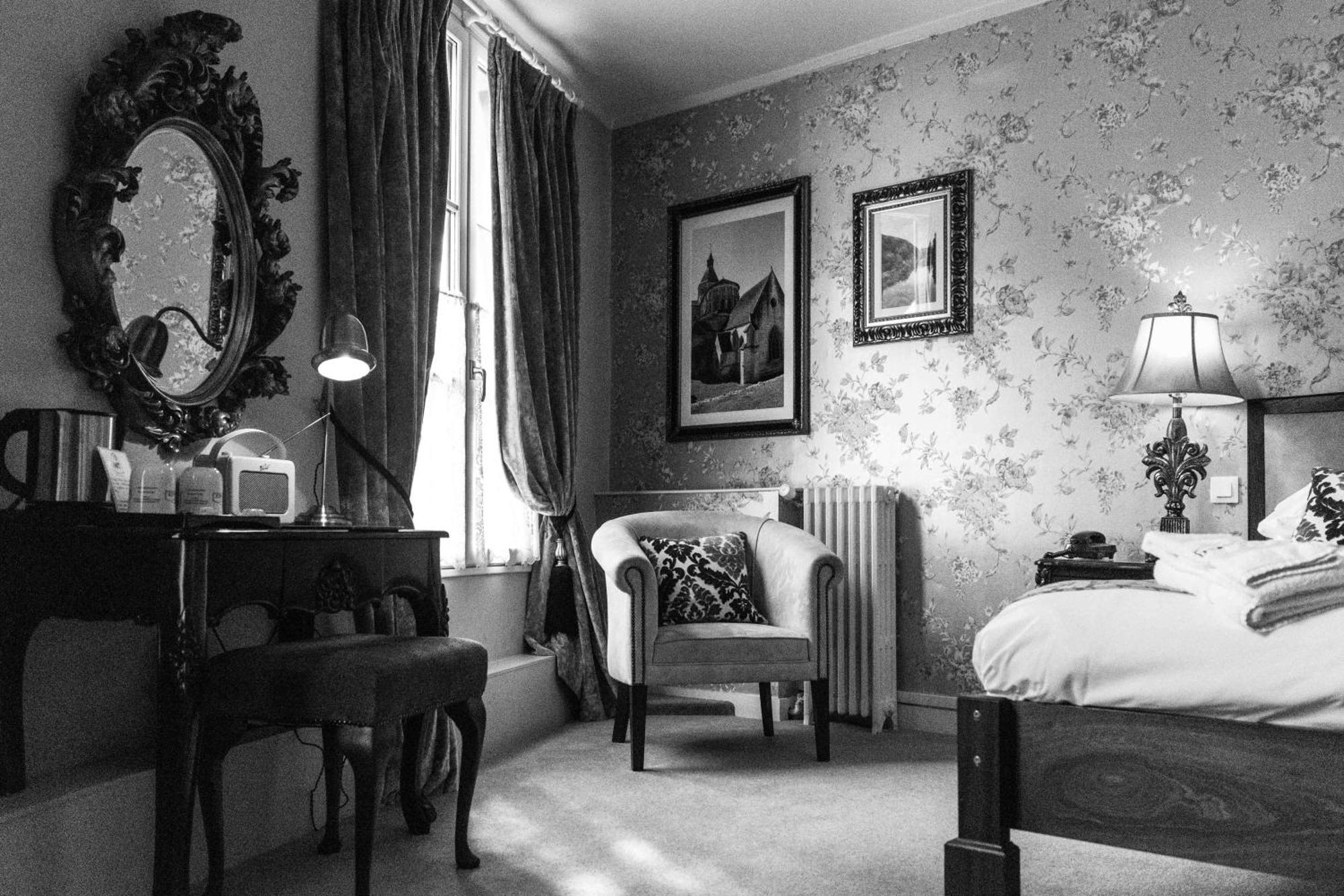 Logis Hotel De France La Chartre-sur-le-Loir Buitenkant foto