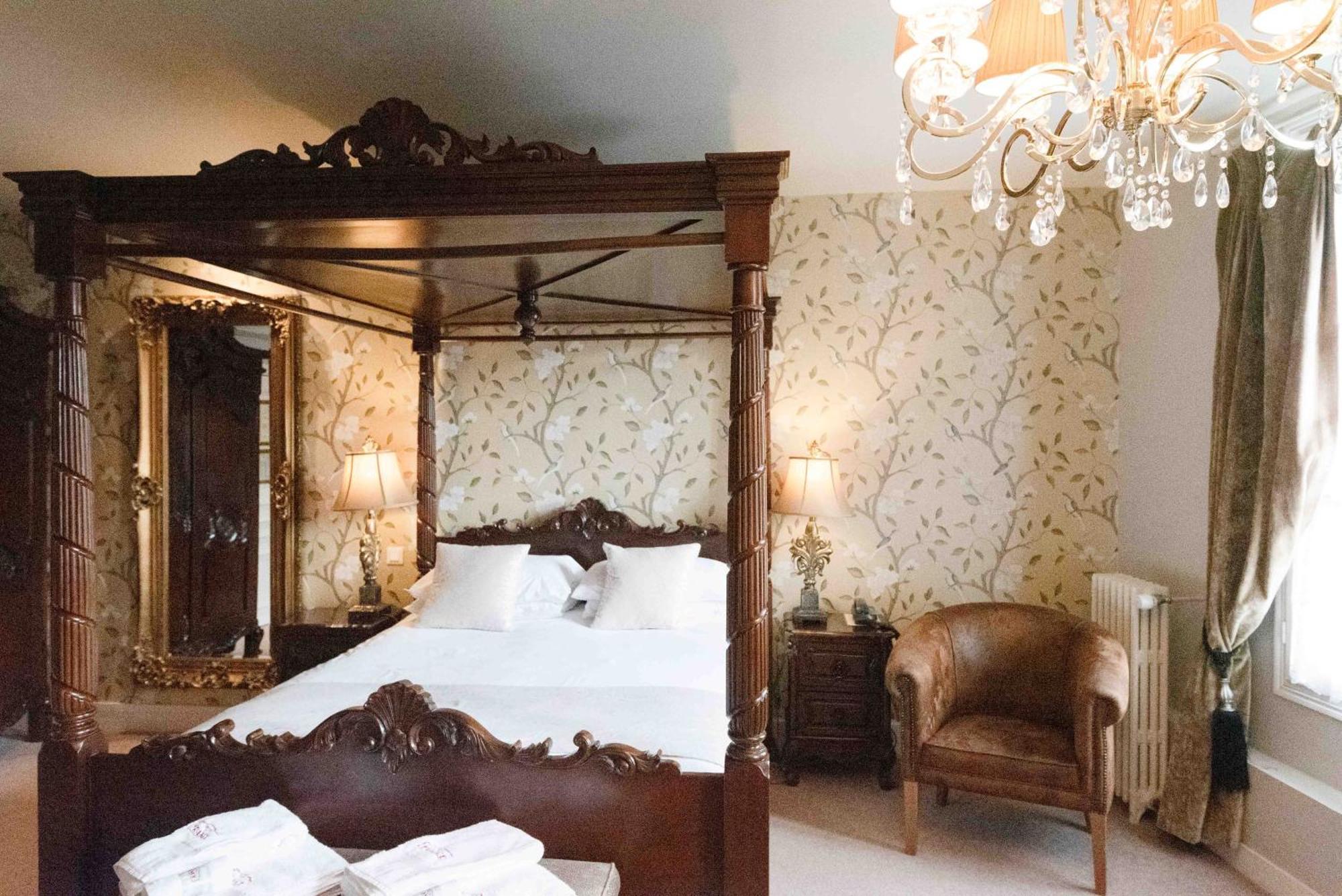 Logis Hotel De France La Chartre-sur-le-Loir Buitenkant foto