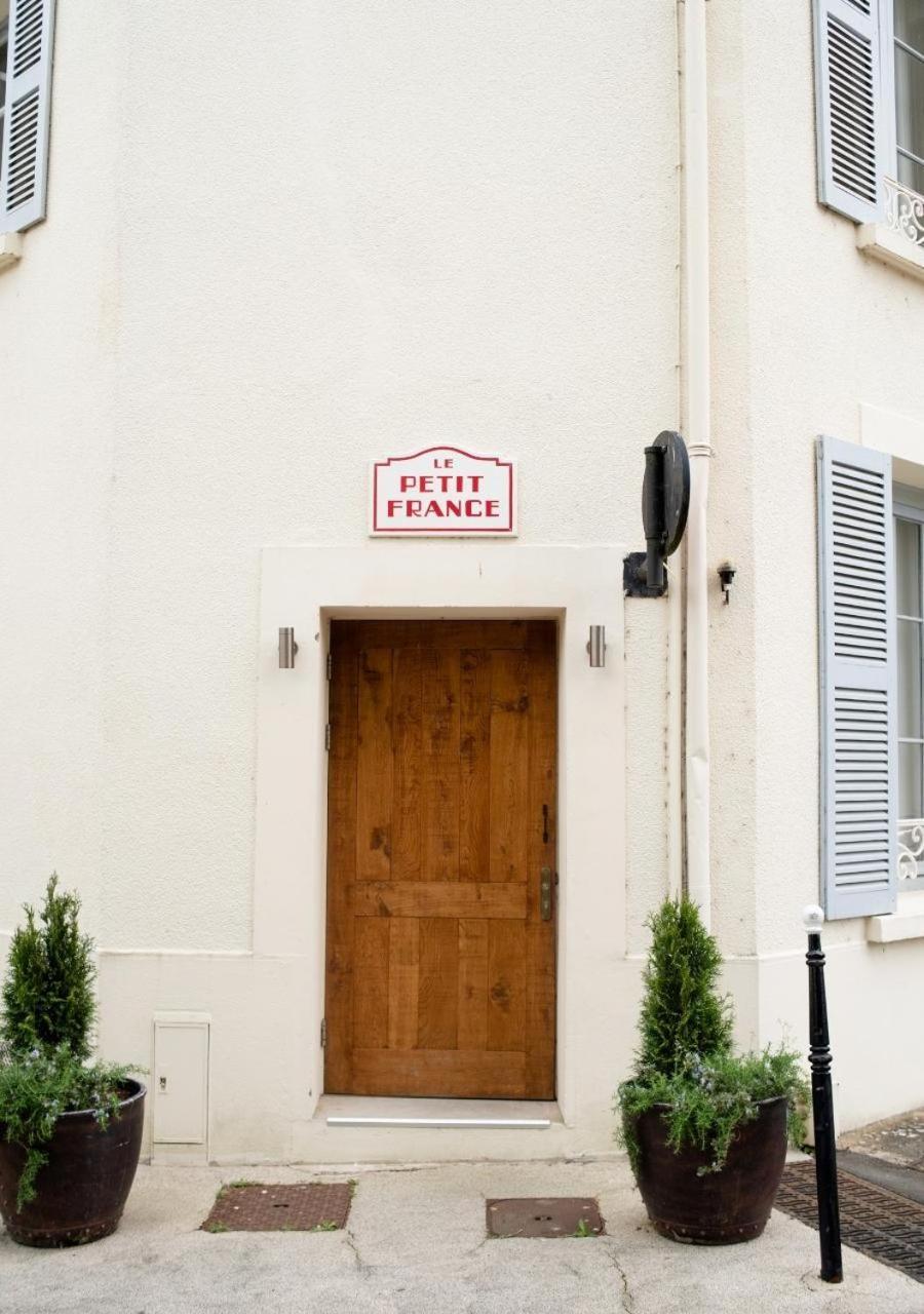 Logis Hotel De France La Chartre-sur-le-Loir Buitenkant foto