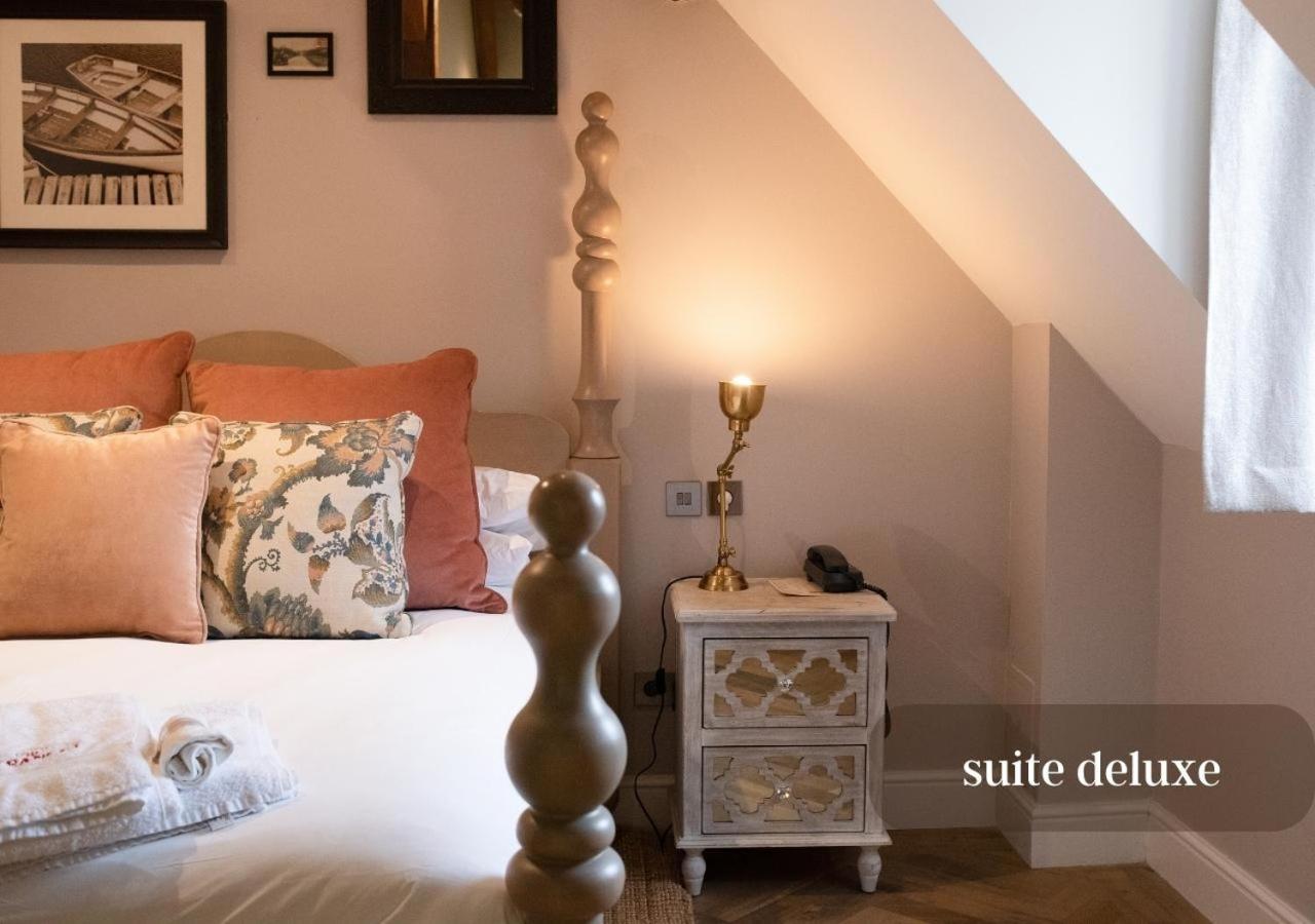 Logis Hotel De France La Chartre-sur-le-Loir Buitenkant foto