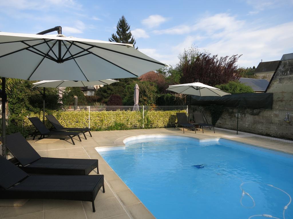 Logis Hotel De France La Chartre-sur-le-Loir Buitenkant foto