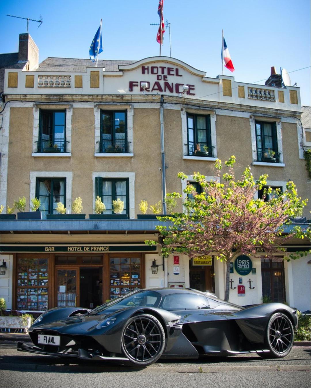 Logis Hotel De France La Chartre-sur-le-Loir Buitenkant foto